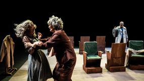 La pieza uruguaya Bette Davis, ¿estás ahí?, escrita y dirigida por Domingo Milesi, sube el telón del Festival Internacional de Teatro Hispano de Miami. 