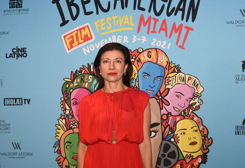 Leticia Huijara en la Alfombra Roja del Iberoamerican Film Festival de Miami.&nbsp;