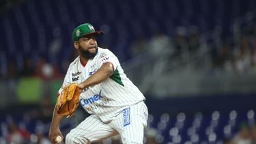 El lanzador cubano Odrisamer Despaigne a servicio de México (Naranjeros de Hermosillo) en la Serie del Caribe Miami 2024