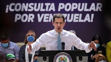 En el mensaje que Guaidó dio a los venezolanos en el cierre de campaña de la Consulta Popular, destacó la valentía que han demostrado en estos años de lucha y en especial el pasado 6 de diciembre, al no hacerse partícipes del fraude de la dictadura a pesar de las amenazas y chantajes.