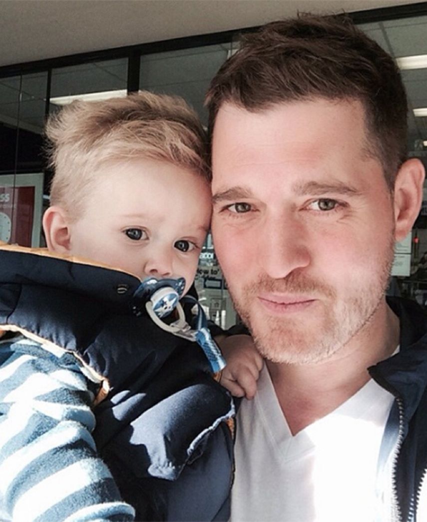 Michael Bublé junto a su hijo.