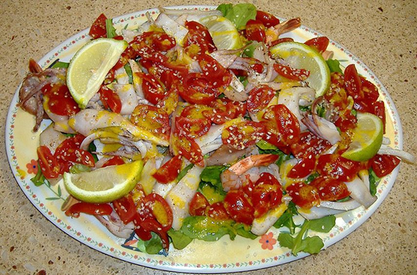 La combinación de pescado, vegetales y legumbres resulta ideal, según la revista científica British Journal of Cancer. (Archivo)