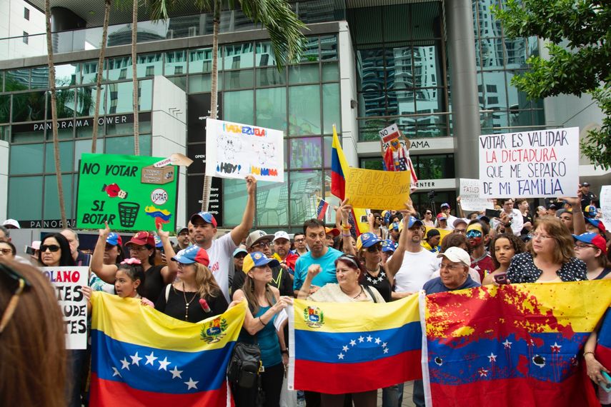 Venezolanos en Miami protestaron contra las elecciones convocadas por el régimen de Nicolás Maduro.&nbsp;