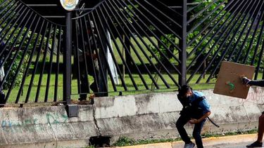 El joven David Vallenilla, de 22 años, recibió varios disparos a quemarropa en el  pecho de un miembro de la Aviación venezolana durante un enfrentamiento  entre manifestantes y militares.