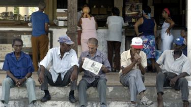 Los ancianos, y dentro de ellos lo que viven solos, han sido los más afectados por las desigualdades de ingreso resultantes de las reformas estructurales.