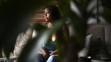 La activista de género independiente venezolana Andrea Hernández, de 26 años, habla en su casa sobre el movimiento Yo si te creo que nació en Venezuela con respecto a los escándalos de abuso sexual, en Caracas el 7 de mayo de 2021 Violencia sexual en Venezuela , lejos de estar contenido, en declive, va en aumento ”, dice Abel Saraiba, coordinador de Cecodap, una ONG que defiende los derechos de la niñez y la adolescencia.