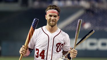 El jardinero estadounidense Bryce Harper, que en 2018 ganó el derby de jonrones, devengará un salario anual de 25.3 millones en Filadelfia.