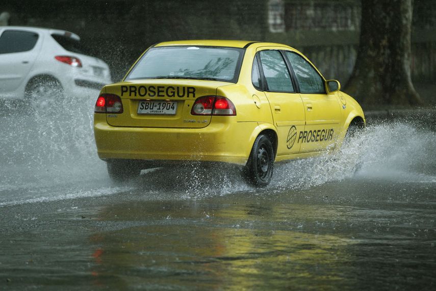 &nbsp;El Instituto Uruguayo de Meteorología (Inumet) emitió una alerta roja por fuertes tormentas