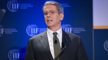 El secretario del Tesoro de EE. UU., Scott Bessent, pronuncia un discurso durante el Foro de Perspectivas Globales del Instituto Internacional de Finanzas (IFI) en el Willard InterContinental Washington el 23 de abril de 2025 en Washington, D. C. El foro se celebra simultáneamente con las reuniones de primavera de 2025 del Grupo Banco Mundial (GBM) y el Fondo Monetario Internacional (FMI).&nbsp; 