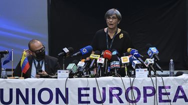 La jefa de la misión de observación de la UE en Venezuela, la portuguesa Isabel Santos, habla con la prensa en Caracas el 23 de noviembre de 2021. Santos dijo el martes que se identificaron irregularidades en la elección de gobernadores y alcaldes del domingo a pesar de mejores condiciones respecto a las anteriores. elecciones. &nbsp;