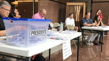 En completa normalidad se realizaban el domingo las elecciones chilenas en Miami.