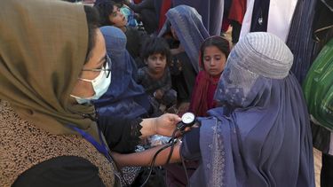 Piden programa especial de visados para mujeres afganas