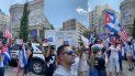 Cubanos piden libertad frente a Embajada de Cuba en Washington. Cubanos piden libertad frente a Embajada de Cuba en Washington.