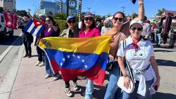 Líderes políticos y comunitarios del condado Miami-Dade se reunieron en el emblemático restaurante Versailles para expresar su respaldo al exilio venezolano.