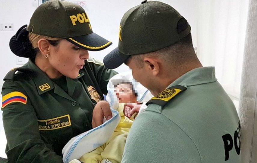 Las autoridades colombianas llevaron a la bebé anbandonada en la frontera con Venezuela a un centro de salud.