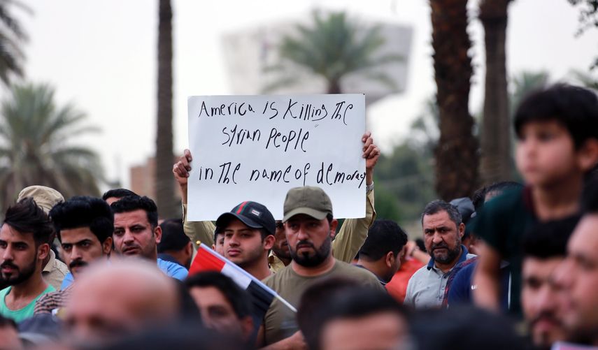 Seguidores del clérigo chií iraquí Muqtada al Sadr&nbsp;se manifestaron hoy en Bagdad.