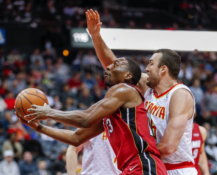 Adebayo en su primera temporada con el Heat promedia 7.3 puntos y 5.3 rebotes por partido.