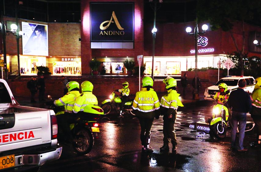 Existen al menos tres hipótesis sobre el atentado ocurrido la noche del sábado en Bogotá.