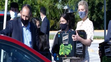 Ivanka Trump, durante una jornada de repartición de alimentos en Miami-Dade.