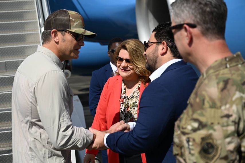 La gobernadora de Puerto Rico, Jenniffer González, recibió al secretario de Guerra de EEUU, Pete Hegseth, y al general Dan Caine, jefe del Estado Mayor Conjunto de las Fuerzas Armadas, el 8 de septiembre de 2025