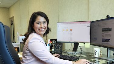 Loren Parra, directora de DERM, en su oficina en Miami-Dade.&nbsp;