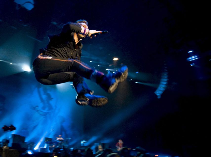 La cinta es un recorrido por los 20 años de la banda, un retrato íntimo y profundo sobre el ascenso de Coldplay desde sus inicios en los bares de Camden hasta el lleno absoluto de estadios de todo el mundo.