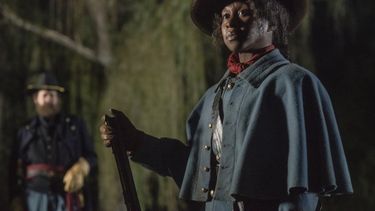 En esta imagen digundida por Focus Features, Cynthia Erivo como Harriet Tubman en una escena de Harriet.