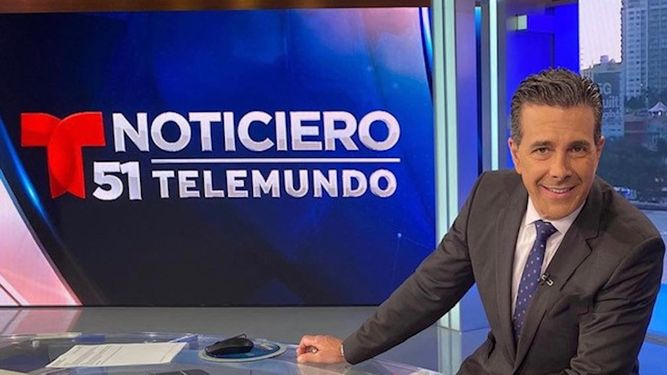 El periodista Alejandro Istúriz en el estudio de Telemundo 51, Miami.&nbsp;