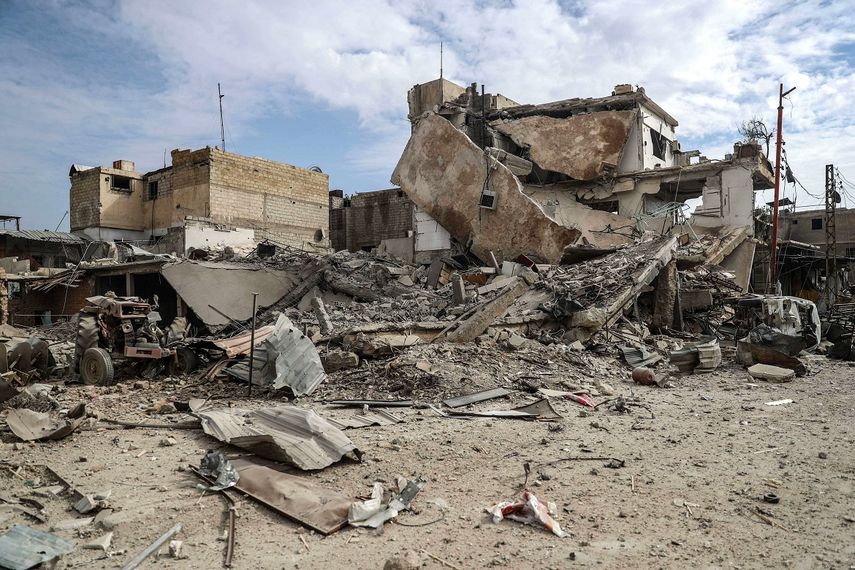 Edificios destruidos tras un bombardeo al este de Guta, en Duma (Siria).