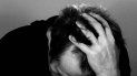 El dolor crónico suele provocar diferentes procesos psicológicos que, claramente, afectan a su entorno más cercano: familiares y amigos. El dolor crónico suele provocar diferentes procesos psicológicos que, claramente, afectan a su entorno más cercano: familiares y amigos.
