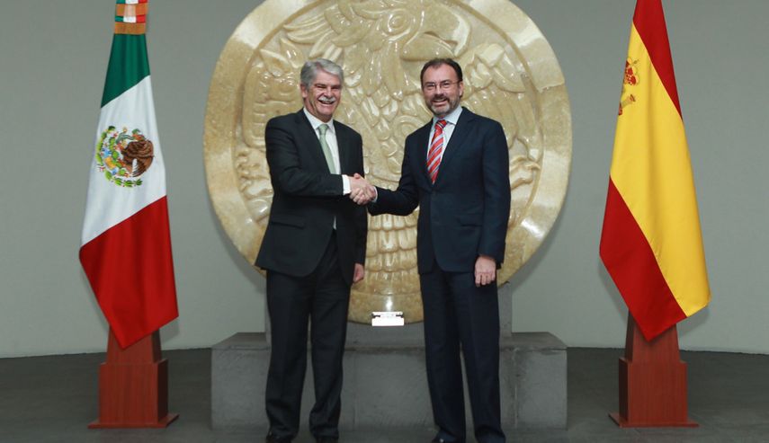 El secretario de Relaciones Exteriores, Luis Videgaray y su par español, Alfonso de María Dastis Quecedo.