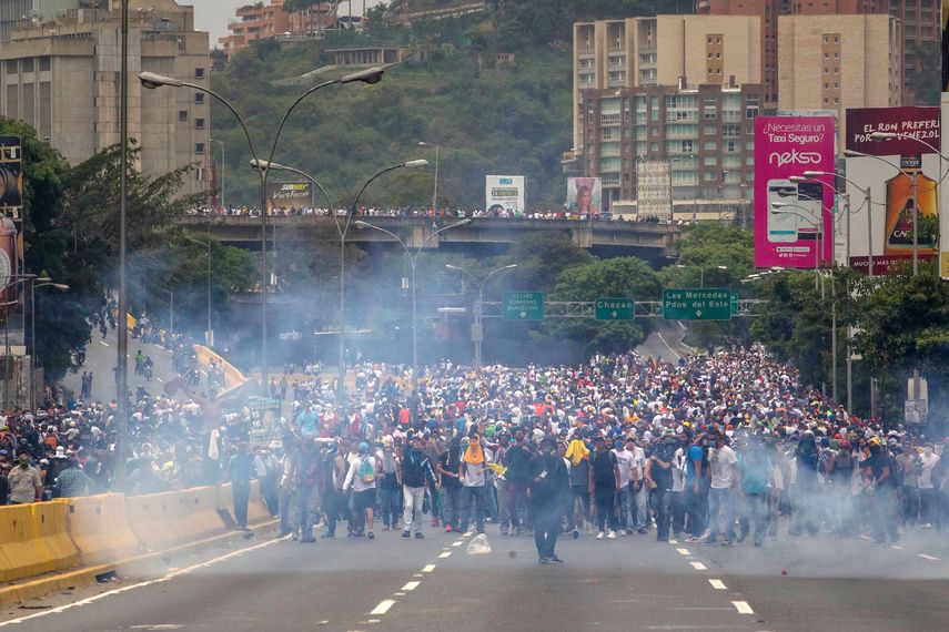 Las protestas en diferentes ciudades de&nbsp;Venezuela&nbsp;han dejado un saldo de 10 muertos, cientos de heridos y más de 550 detenidos
