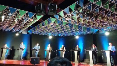 Los candidatos a la primaria de la oposición en Venezuela participan en un debate en la Universidad Católica Andrés Bello (UCAB).