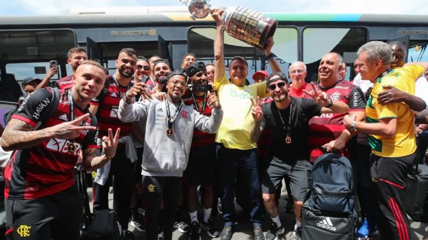 Bolsonaro recibe al Flamengo, campeón de la Libertadores