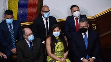 Los recién nombrados Rectores del Consejo Nacional Electoral de Venezuela (CNE), Pedro Calzadilla (L), Tania DAmelio (C) y Enrique Márquez (R), participan en una sesión extraordinaria de la Asamblea Nacional, en Caracas el 4 de mayo. ,&nbsp;