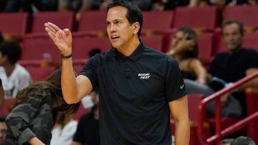 El entrenador del Heat de Miami, Erik Spoelstra, está lejos del equipo en la actualidad, cumpliendo compromisos con la selección nacional de Estados Unidos.