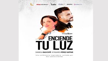 La actriz Daniela Bascopé y Álvaro Peréz Kattar presentan la conferencia Enciende tu luz.