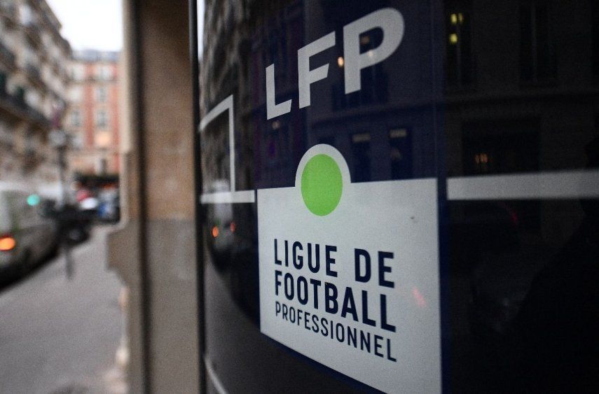 Una fotografía tomada el 1 de febrero de 2021 muestra el logo de la Liga de Fútbol Profesional de Francia (LFP) en su sede en París. Los investigadores financieros registraban el 5 de noviembre de 2024 las oficinas de la liga de fútbol profesional LFP de Francia en el marco de una investigación por cargos de malversación de fondos públicos, corrupción activa y pasiva de un funcionario público y toma ilegal de intereses, según una fuente judicial cercana al caso.&nbsp;