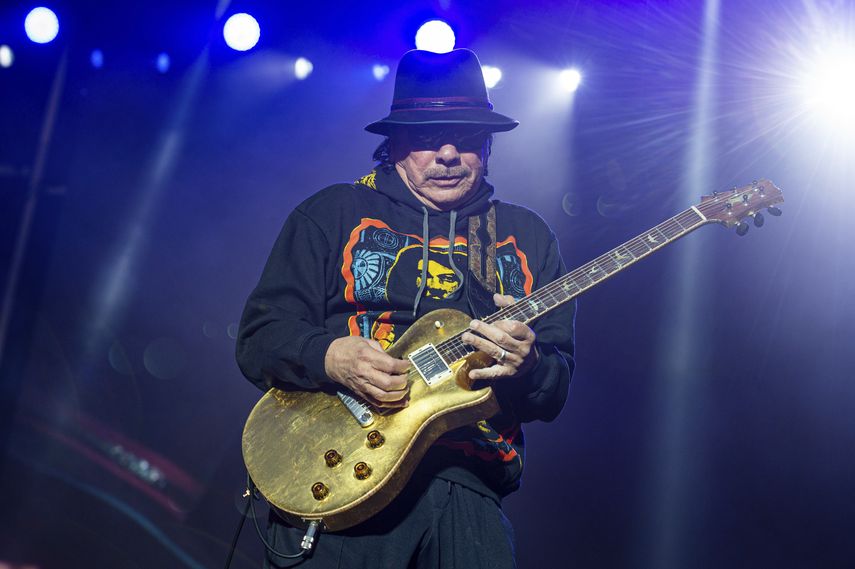 En esta foto del 26 de mayo del 2019, Carlos Santana toca en el Festival de M&uacute;sica de Napa Valley BottleRock, en Napa, California.&nbsp;