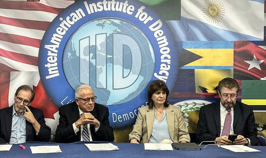 Eduardo Gamarra, Tomás Regalado, Patricia Bullrich y Carlos Sánchez Berzaín, durante la presentación en Miami.