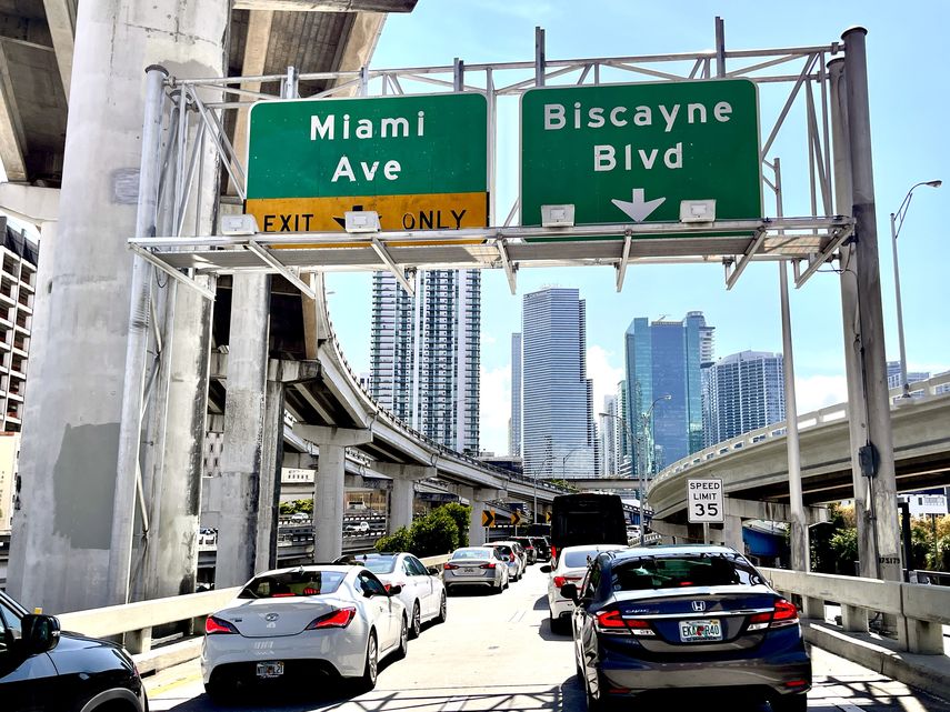 Unos 4.25 millones de floridanos viajarán por carretera. Unos 4.25 millones de floridanos viajarán por carretera.