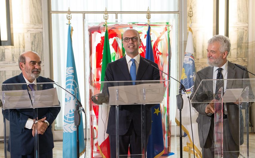 De izquierda a derecha: el ministro de Exteriores, Angelino Alfano, el director general de la&nbsp;FAO, José Graziano da Silva, y el secreatrio general del Instituto Italo- Latinoamericano (IILA), Donato di Santo.&nbsp;