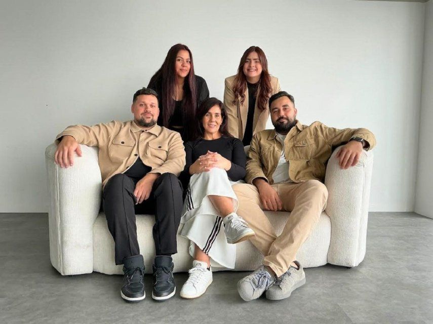 Pedro Brito: Especialista en Growth Marketing, Paid Media y Contenidos Responsable de Marketing y Operaciones; Diana Ponce, directora creativa de Eunoia Campus, Francisco Paredes: Especialista en Paid Media, Ventas y Profesor Responsable de Ventas en Nifty Agency; Lily De Lima: Especialista en Redacción creativa, Branding y Profesora Senior Copywriter en Publicis Groupe y Andreina Aguilarte : Especialista en Contabilidad, Finanzas y Profesora Responsable de Administración y Contabilidad en Nifty Agency.