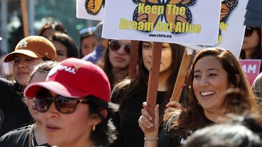 Los estudiantes con DACA no son elegibles para asistencia financiera federal, por lo que dependen en gran parte de becas privadas y que no son tan fáciles de conseguir.