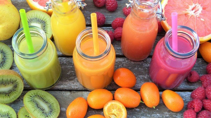 Necesitarás piña, linaza, agua de coco y ciruela deshidratada, y luego batirlo todo. Es una bebida tan poderosa, que te darás cuenta desde las primeras dosis de su consumo.