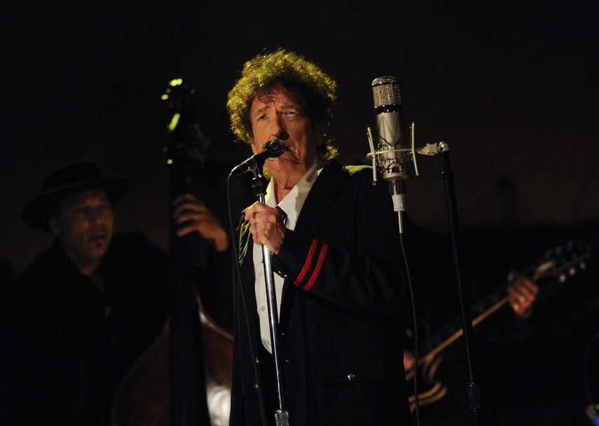 Bob Dylan en una presentación para Late Show with David Letterman, el 19 de mayo de 2015 en la CBS Television Network.     