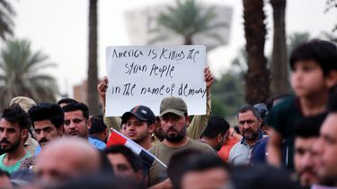 Seguidores del clérigo chií iraquí Muqtada al Sadr&nbsp;se manifestaron hoy en Bagdad.