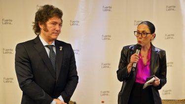 El presidente de Argentina Javier Milei y Leah Soibel, CEO de Fuente Latina.