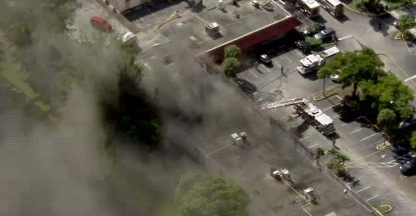 Los bomberos locales informaron que las llamas venían del edificio cuando ellos llegaron al lugar.&nbsp;
