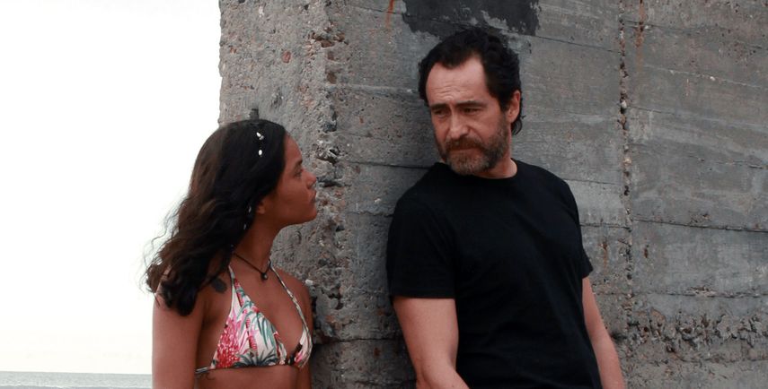 Demian Bichir, derecha, y Sasha González en una escena de Danyka una película de Michael Rowe, que se estrena el 26 de noviembre en México, en una imagen proporcionada por Videocine.
